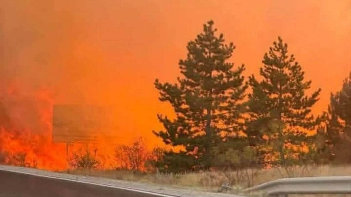 Ismét felcsaptak a lángok Öskünél, de már járható a 8-as főút