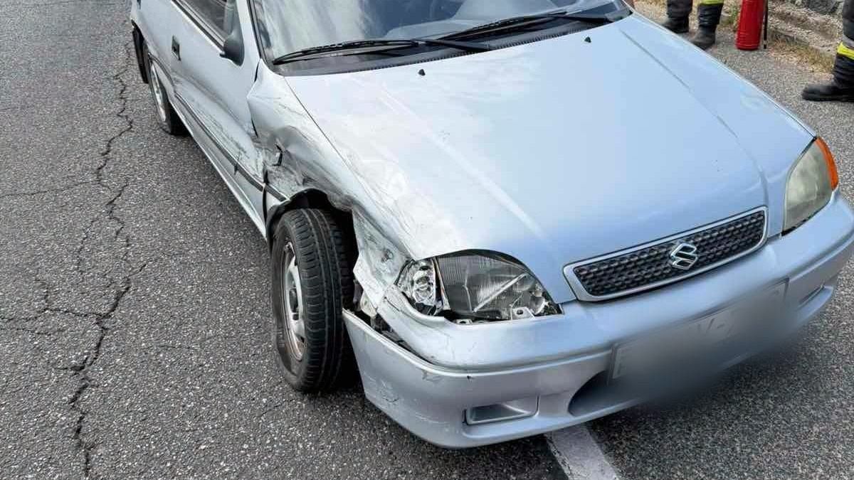 Csúnyán összetört két autó a 71-esen, fotókon a balatonfüredi karambol
