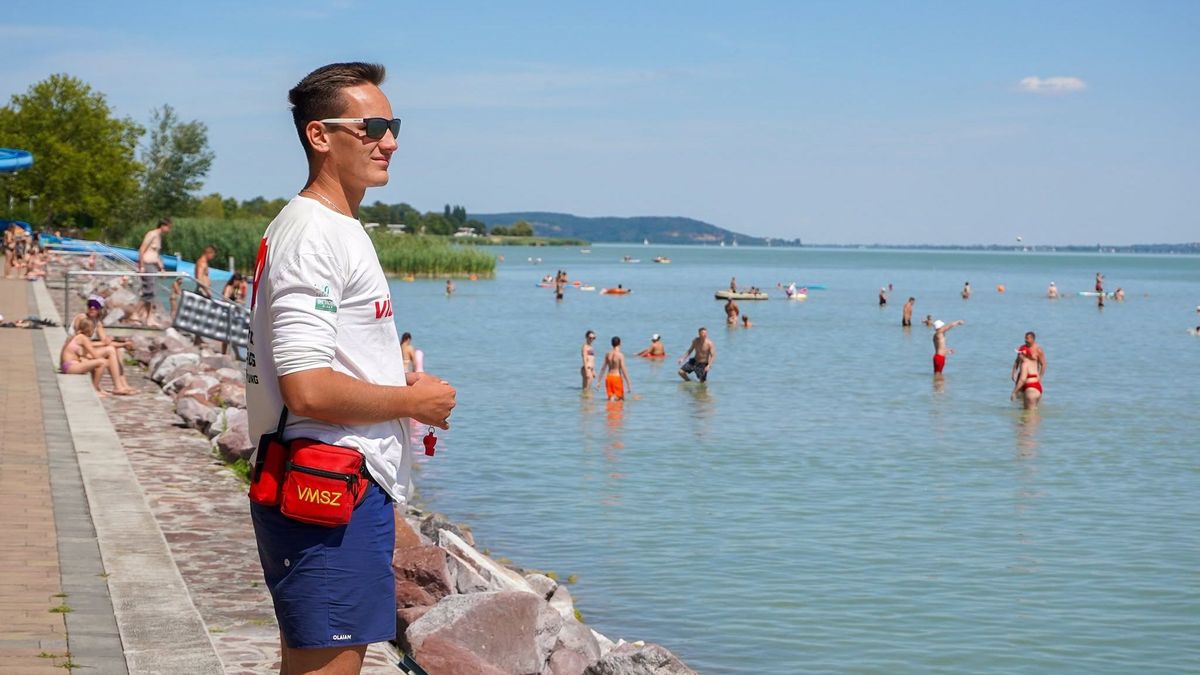 Tovább bővül a vízimentők csapata, közel száz új kolléga kezdheti meg első szezonját