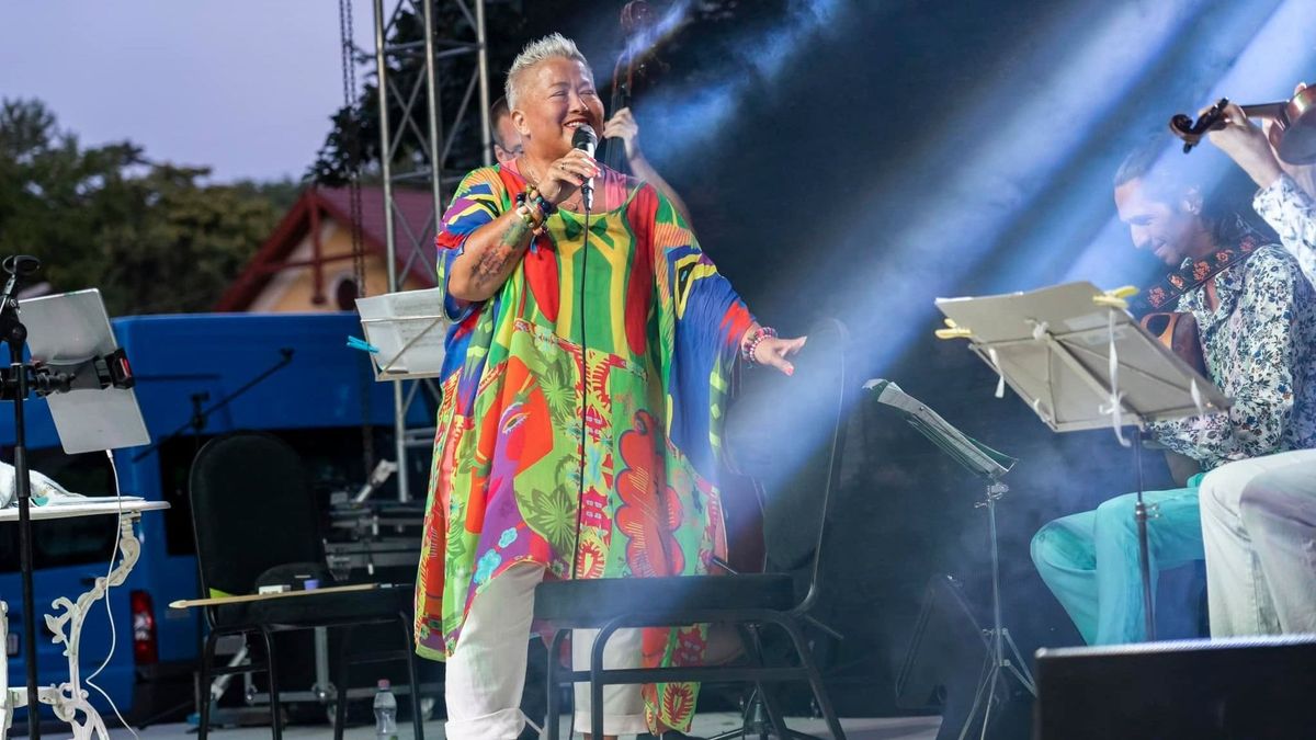 Kitört a botrány Falusi Mariann balatoni koncertje után – az énekesnő reagált a vádakra