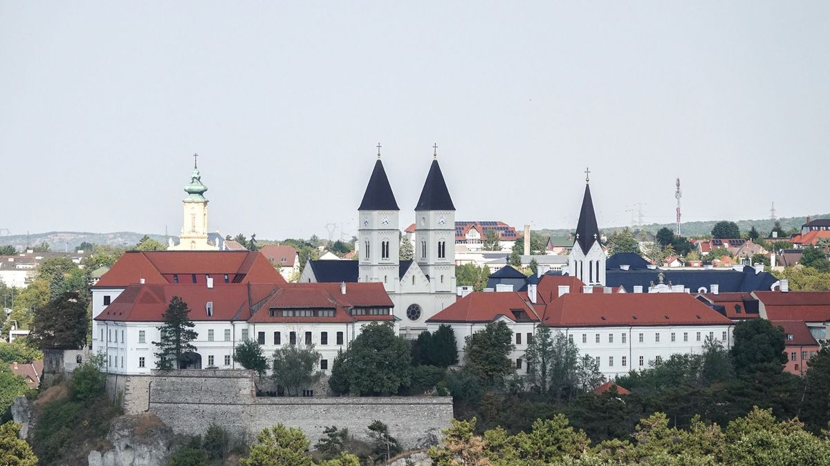 Veszprémben estig kitart a meleg, késő estére 16 fokig csökkenhet a hőmérséklet