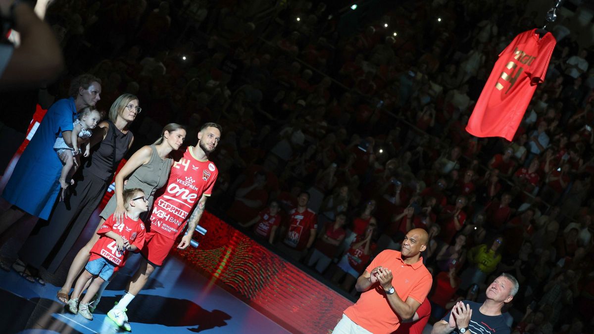 Ezt a kézilabdamezt már soha nem öltheti magára senki Veszprémben