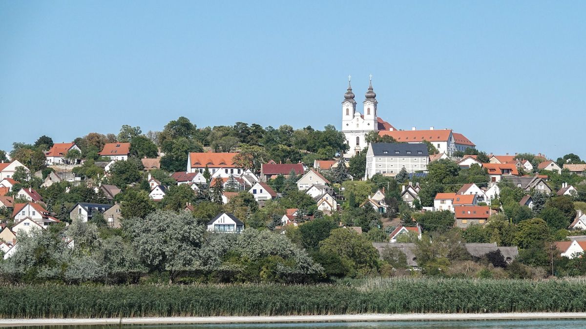 Erősödik a légmozgás a Balatonnál, délután 45 km/órás széllökések is jöhetnek