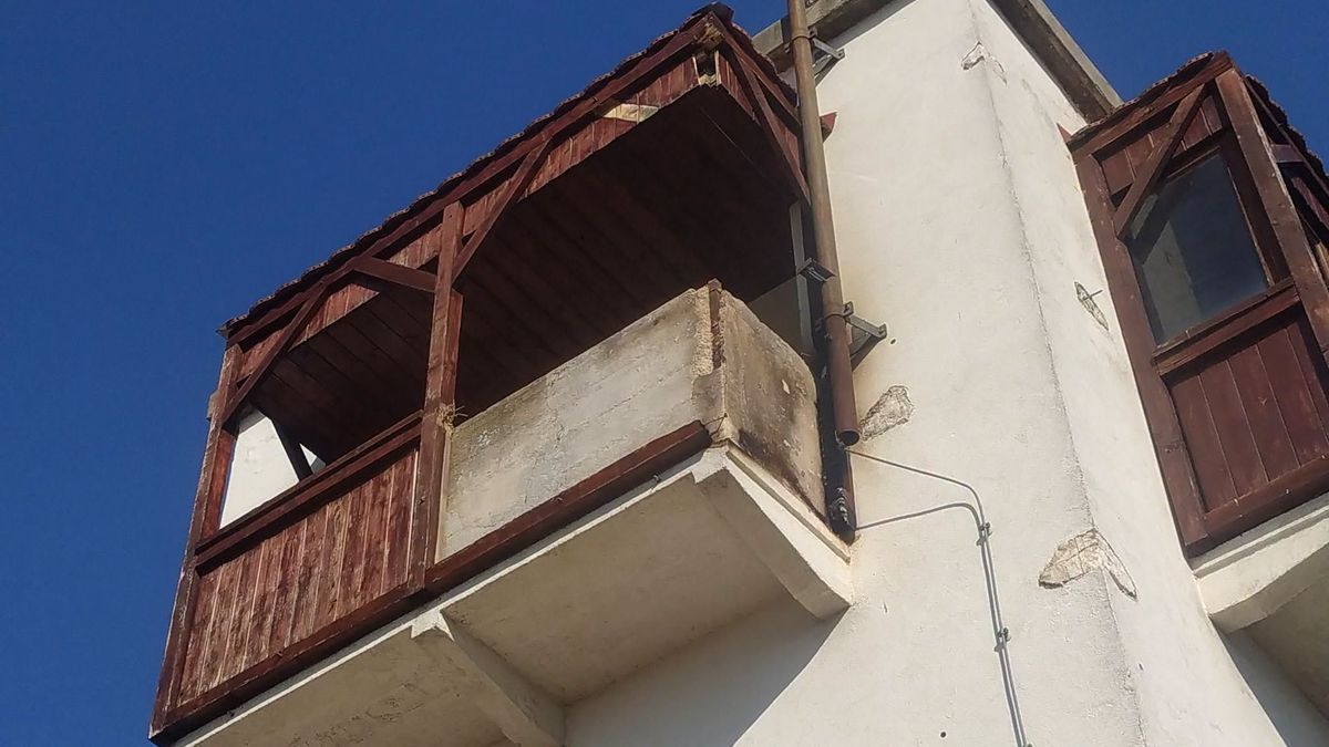 Kilátó tetejét gyújtották meg a Bakonyban, hatalmas tűz lett, nagy a kár (galéria)