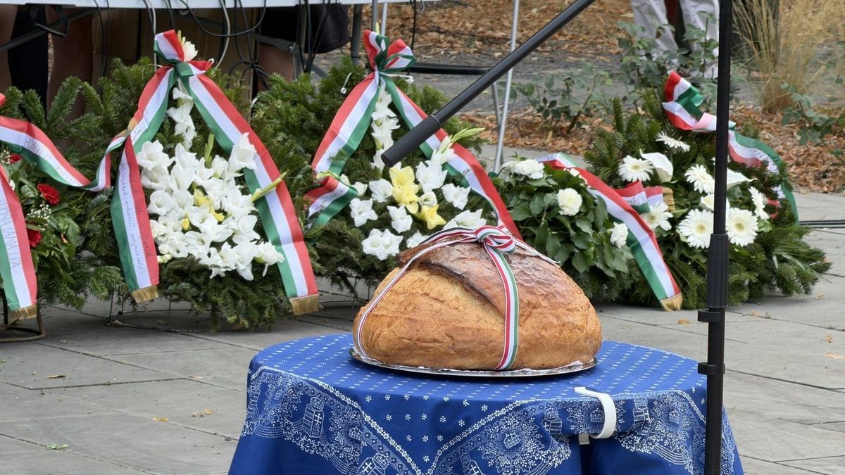 Megújult emlékhely és ünnepi gondolatok Pápán
