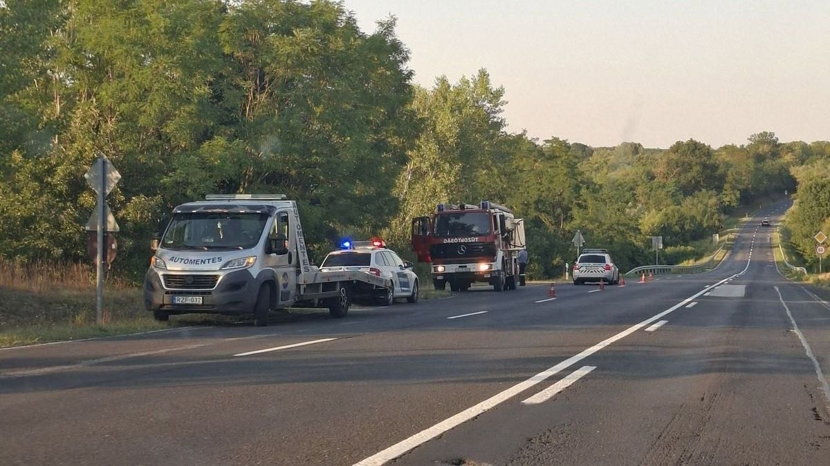 Kisbusz és személyautó ütközött a 8-ason főúton, Devecsernél +helyszíni fotók