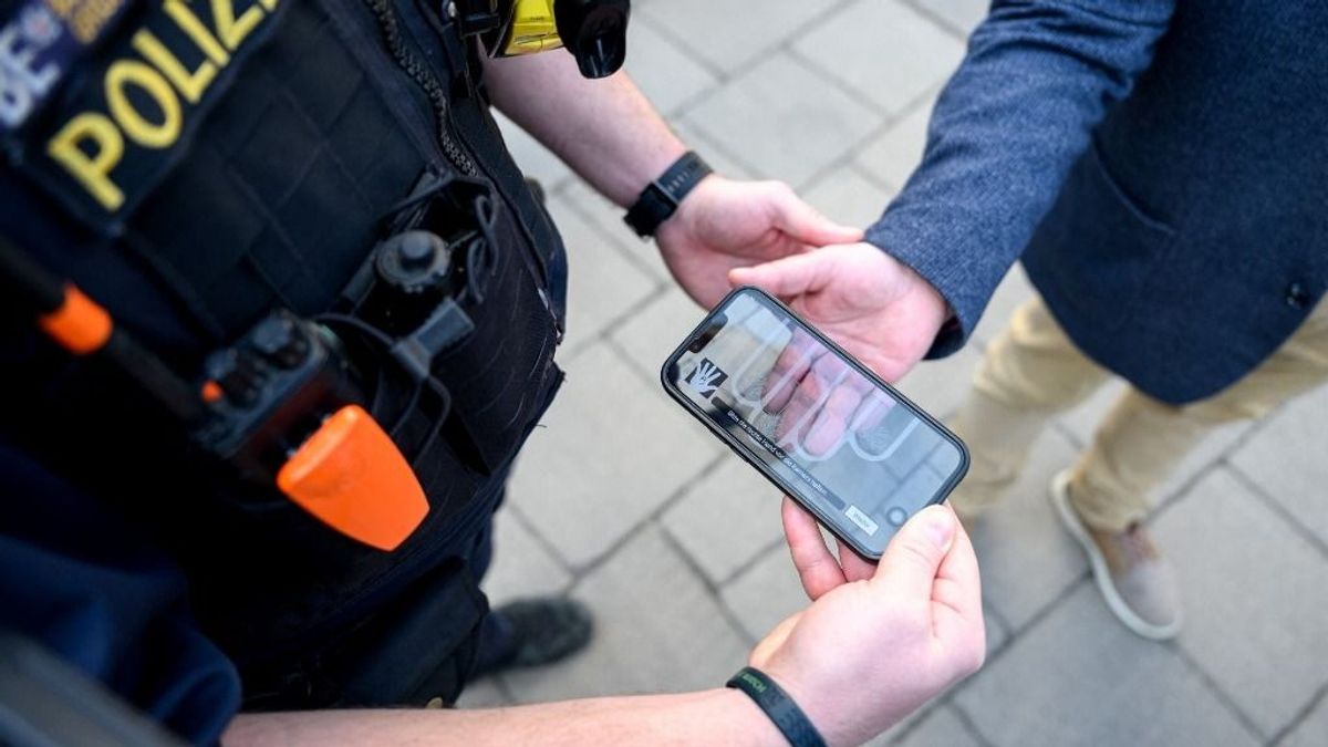 Nem mondod meg a PIN-kódot? Akkor jöhet az ujjad – egy ügyvéd szerint ez a helyzet