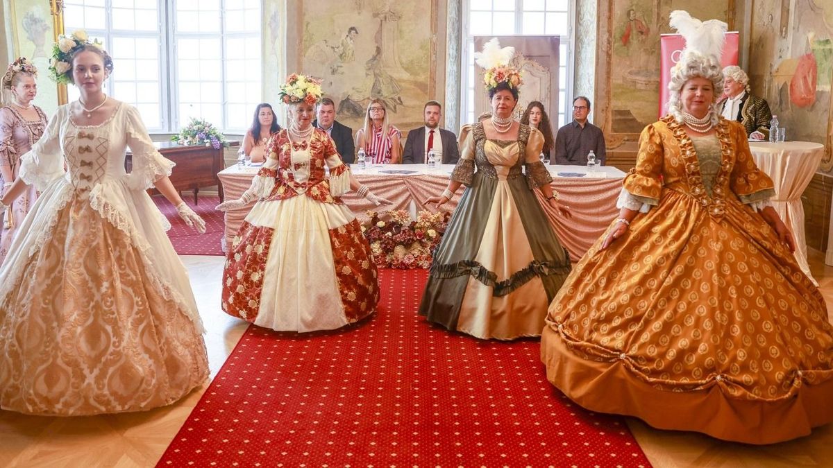 Veszprémi csellóművész barokk pompa közepette mondja ki a boldogító igent (képek, videó)