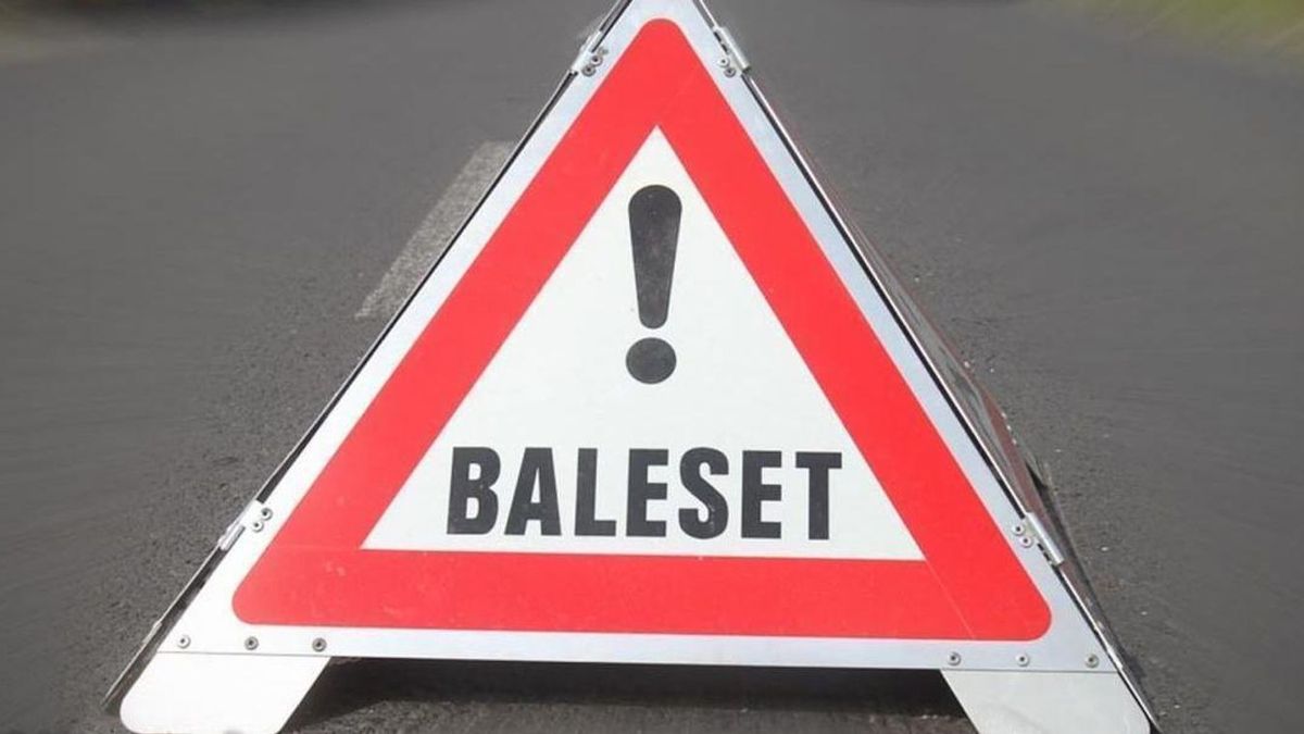 Árokba csapódott egy autó a 8-ason