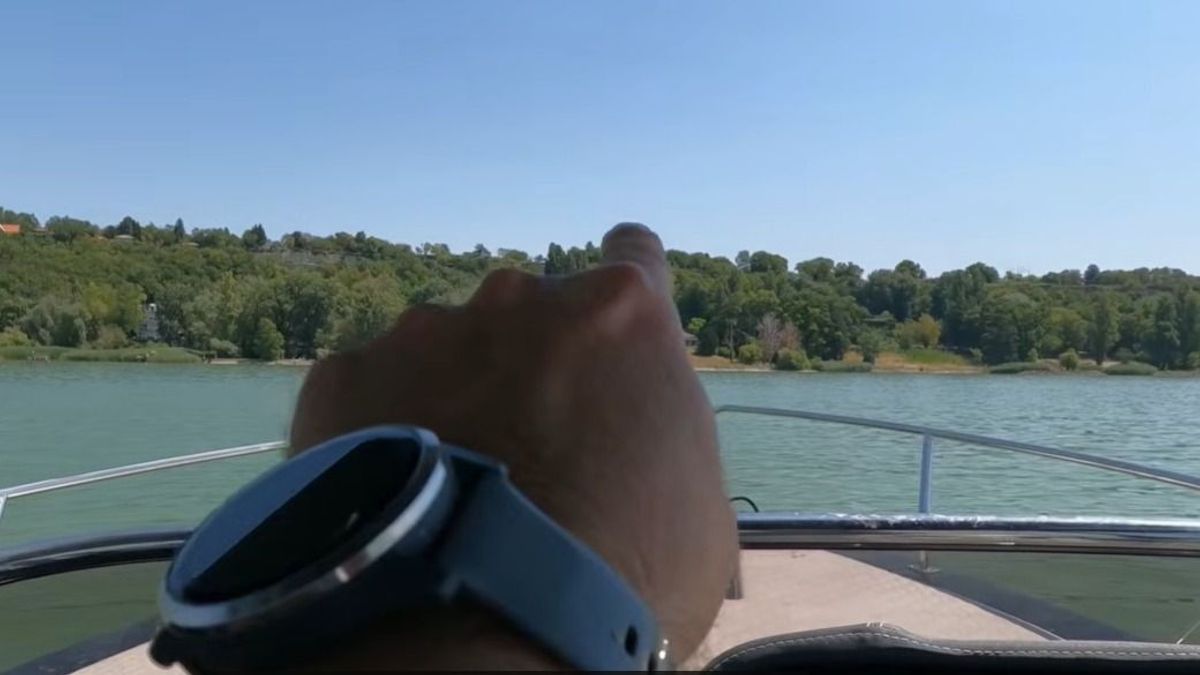 Vízbe esett repülőgépet, elsüllyedt hajót keresnek a búvárrégészek a Balatonban (képek, videó)