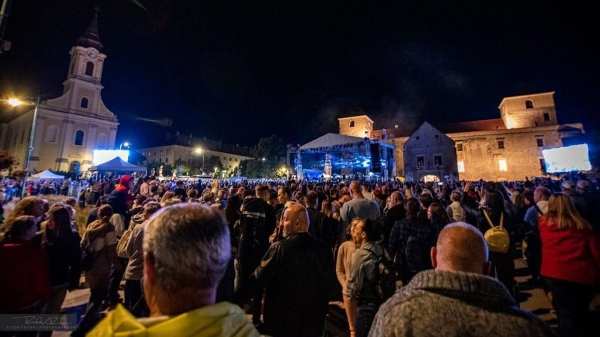 Több útszakaszt is lezárnak a Várpalotai Napok miatt