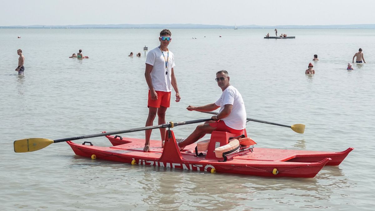 Nem csak a vízben vigyázzák a strandolók biztonságát a balatonalmádi vízimentő polgárőrök (galéria + videó)