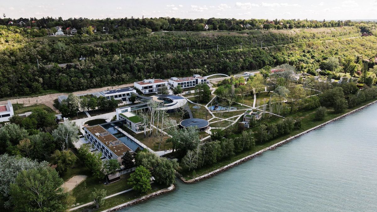 Vizsgálják, mégis újra eladó az MNB akarattyai luxusközpontja – itt a részletes ajánlat (galéria)