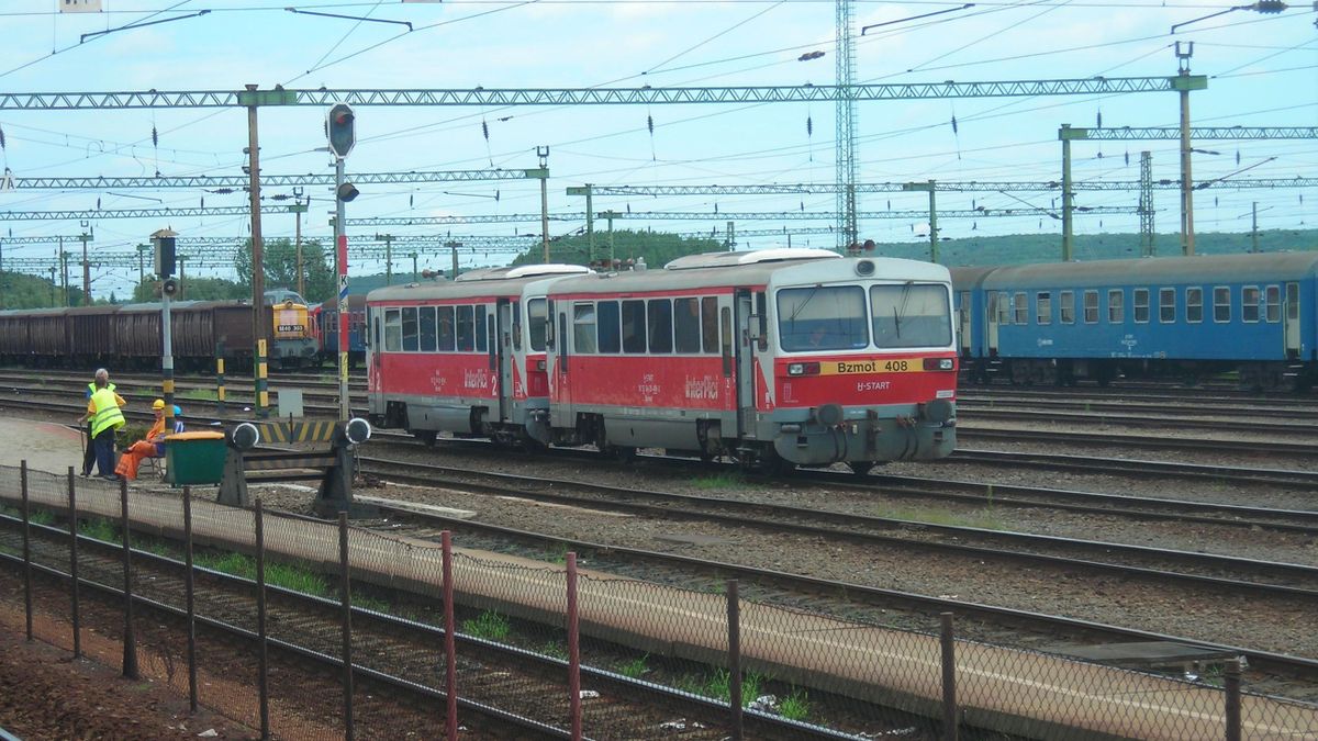 Egyetlen telefonhívás, és több száz ember került bajba – most kiderült, részegen tárcsázott