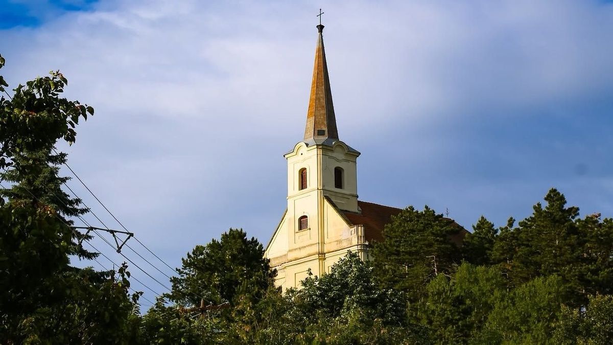 Súlyos összeget fizethet a közösbe, aki ebben a Balaton-felvidéki faluban venne ingatlant