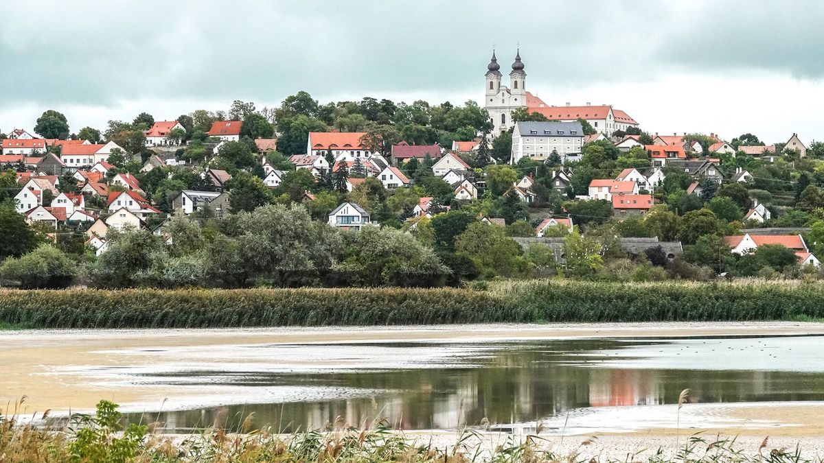 Rá sem lehet ismerni a tihanyi Belső-tóra: ezt láttuk most a partján (+ képek, videó)