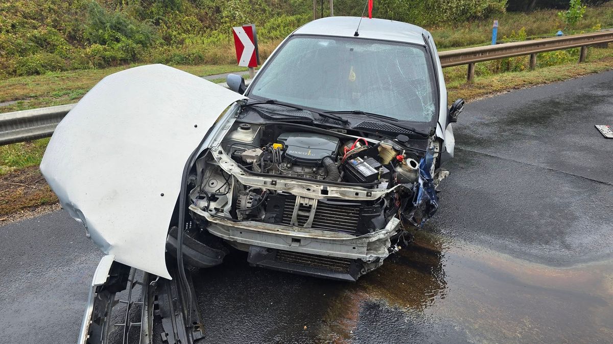Drámai képeken az ajkai baleset, két sérültet kórházba szállítottak (+ fotók)