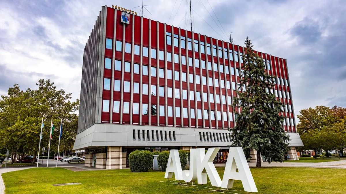 „Itt egy spicli ül” – válogatás Veszprém megye legforróbb testületi vitáiból – 1. rész