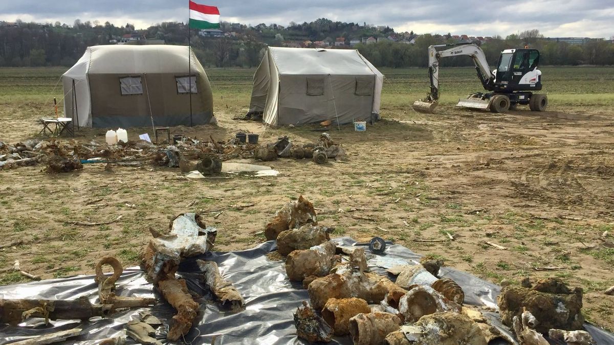 Lezuhant repülőgép roncsaira és emberi maradványokra bukkantak Ajka határában