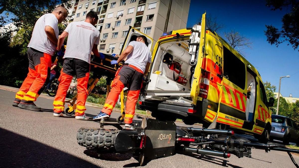 Kórházba kellett szállítani az idős nőt, akit rolleresek gázoltak el Veszprémben