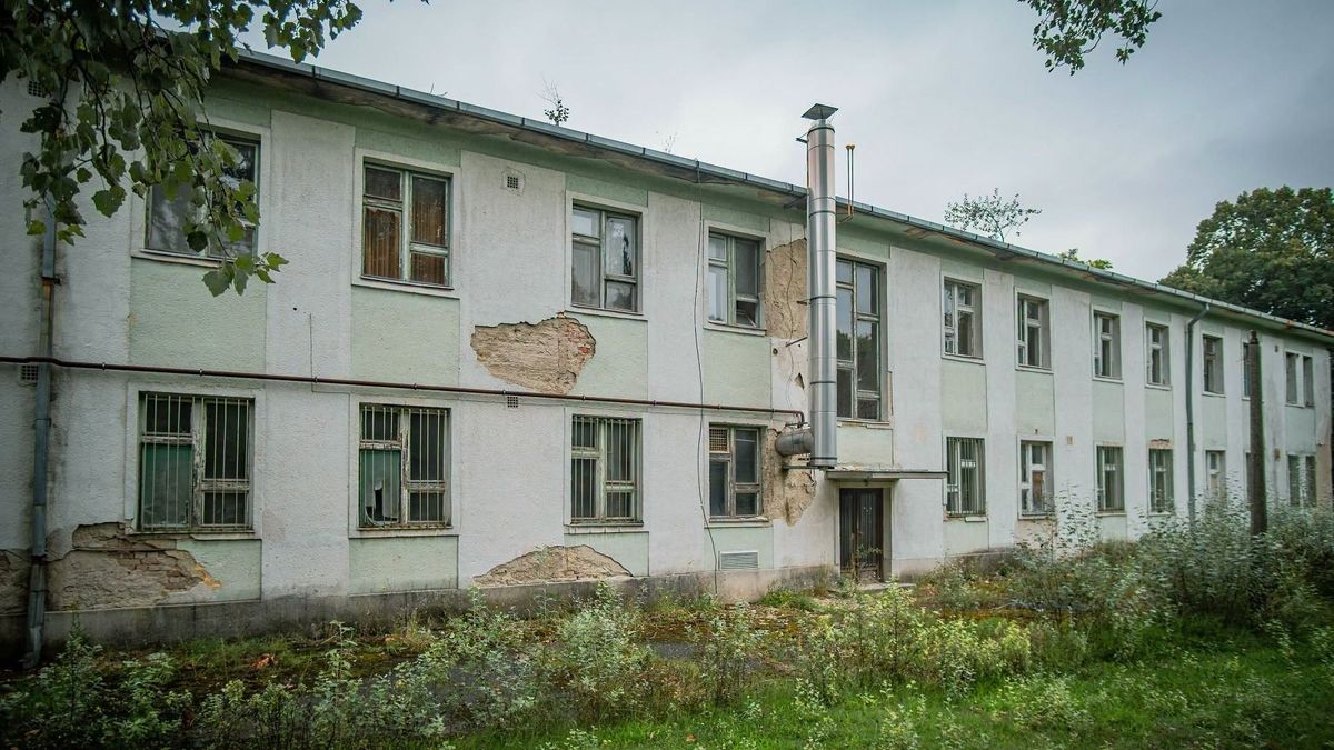 Vissza a hetvenes évekbe: így pusztul az elhagyott balatoni munkásszálló (+ galéria)