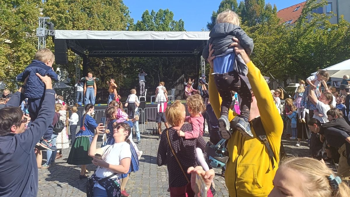 Háromszor emelték a magasba a gyerekeket Veszprémben (+ videó)