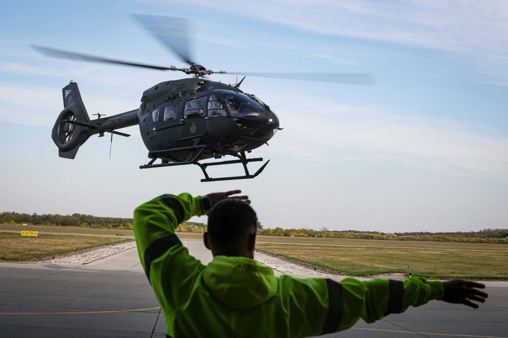 Es Programme Helikopter oktatóképző program: történelmi siker Pápán