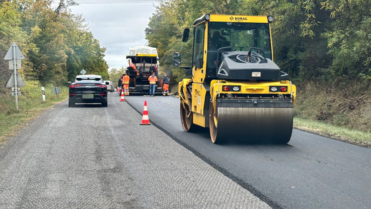 Ezt is megértük: nem négysávos, de lassacskán sima úton autózhatunk a 8-as főúton (galéria)